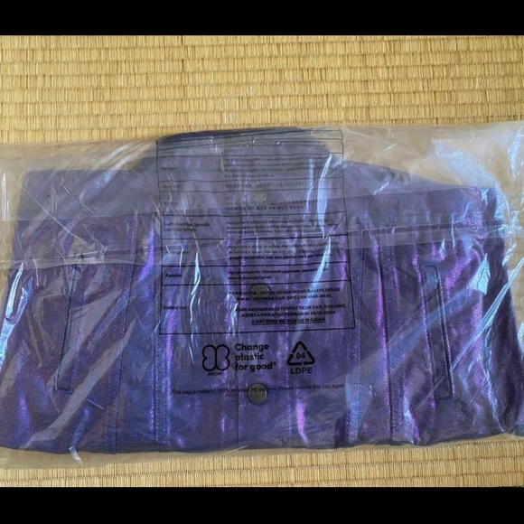 🔮NWT🔮 Levi’s Candy Coated Oil Slick Trucker Jacket Size Medium - Picture 3 of 9